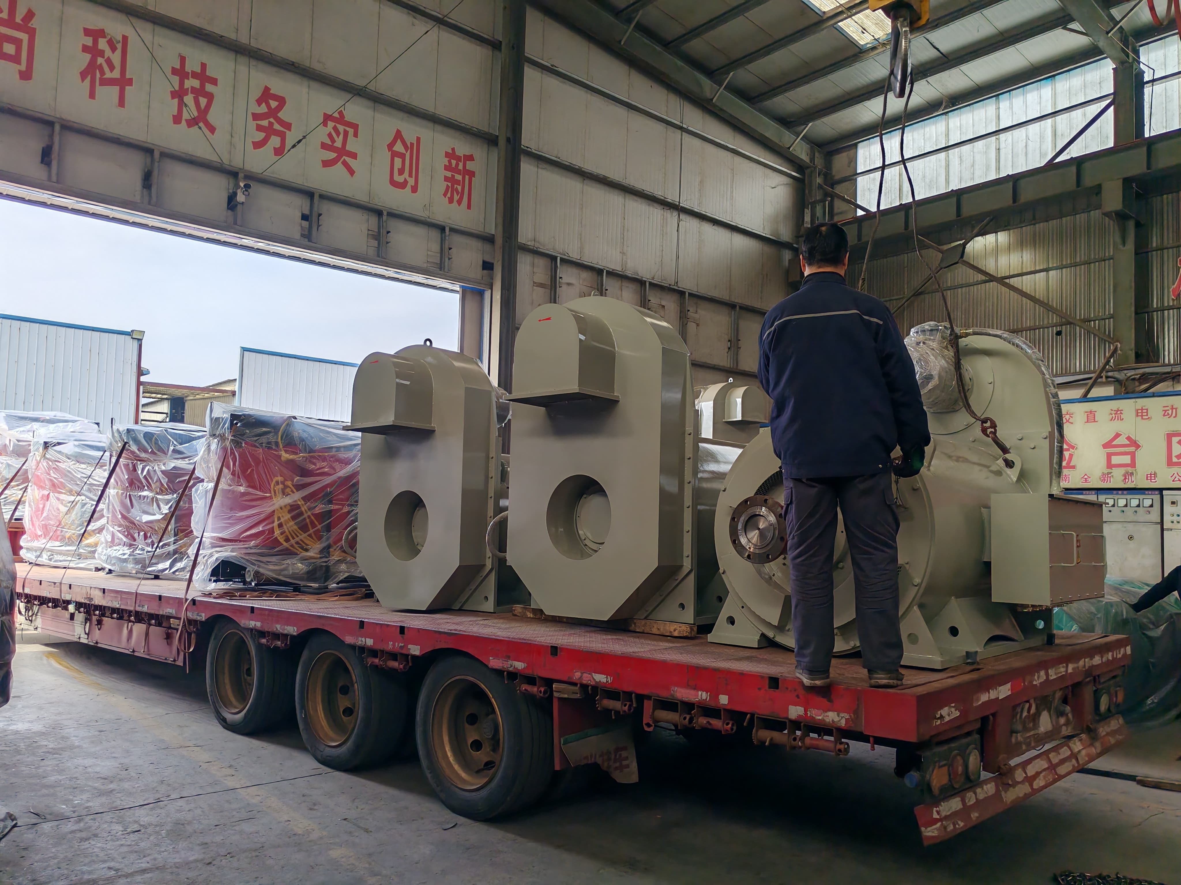 鑽井隊幹式變壓器和正壓防爆電機發貨