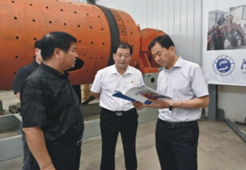 輝縣（xiàn）市委書記劉軍（jun1）偉蒞臨河南香蕉视频app在线下载機電設備有限公司參觀永磁直驅球（qiú）磨機生產
